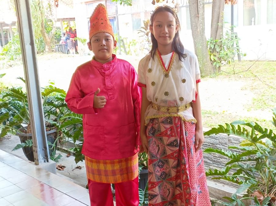 Kebahagiaan menghampiri dua siswa SD Strada Van Lith II