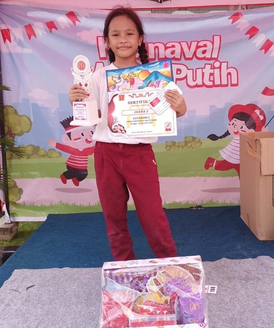Sharonn meraih Juara dalam Karnaval Merah Putih